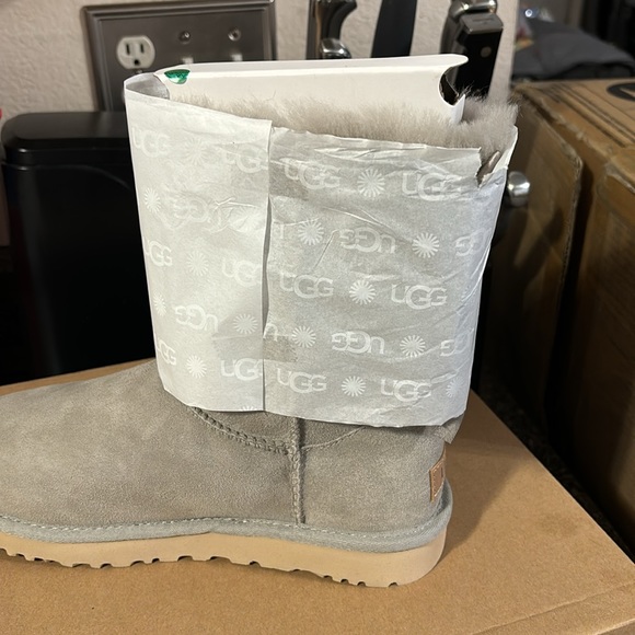 UGGS….. - Picture 5 of 6